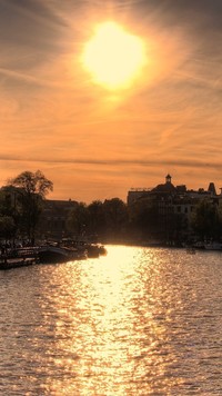 Amsterdam o zachodzie słońca