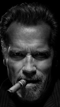 Arnold Schwarzenegger z cygarem