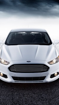 Biały Ford Fusion