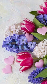 Bukiet tulipanów i hiacyntów z serduszkami