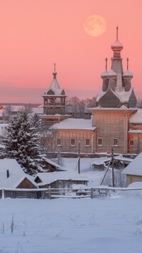 Crkiew w rosyjskiej wsi Kimzha zimą