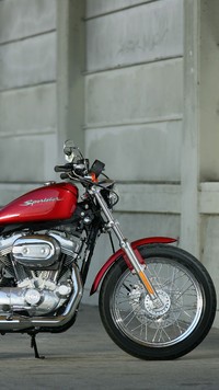 Czerwony Harley Davidson XL883 Sportster