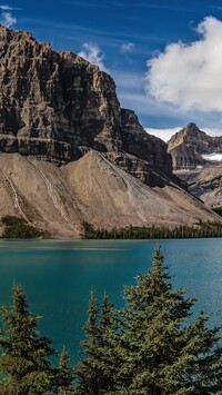 Jezioro Bow Lake i góry w Parku Narodowym Banff