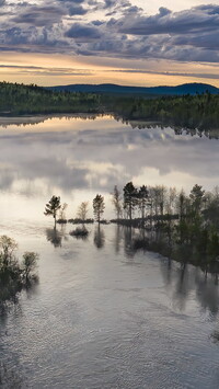 Jezioro Inari w Finlandii