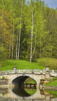 Kamienny most nad rzeką Sławianka