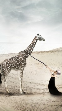 Kobieta z żyrafą na plaży w grafice