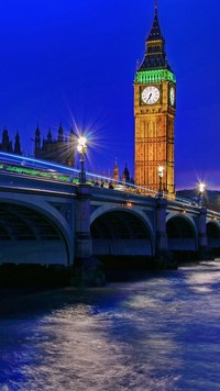 Londyński zegar nad rzeką