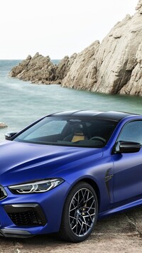 Niebieskie BMW M8 Competition