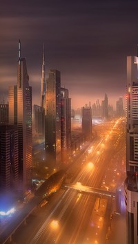 Oświetlone wieżowce w Dubaju