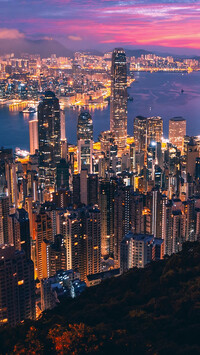 Oświetlony Hongkong nocą