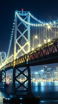 Oświetlony most w San Francisco