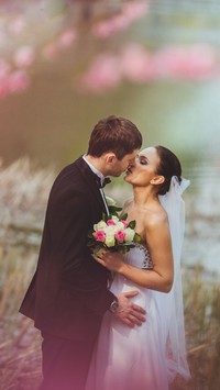 Pierwszy pocałunek po zaślubinach