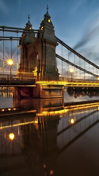 Podświetlony londyński most