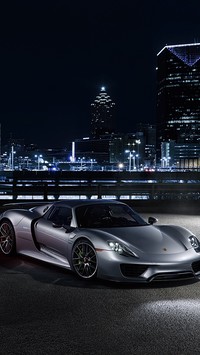 Porsche 918 Spyder nocą