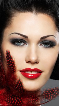 Portret Cristiny Brondo w makijażu