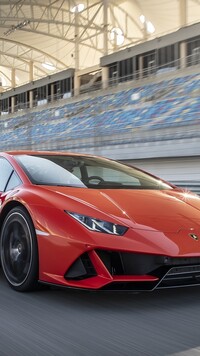 Przód czerwonego Lamborghini Huracan