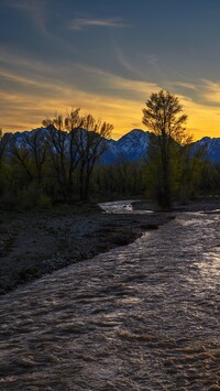 Rzeka i góry Teton Range o zachodzie słońca