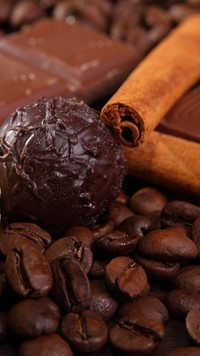 Słodkości na ziarnach kawy