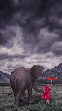 Słoń i dziecko z parasolką
