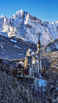 Słynny bawarski zamek zimą