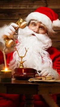 Święty Mikołaj z telefonem