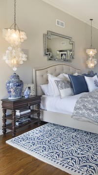 Sypialnia w biało-niebieskim kolorze