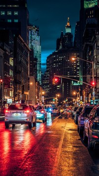 Ulica East Broadway nocą