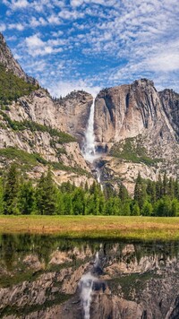 Widok na wodospad w Parku Narodowym Yosemite
