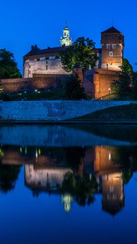Zamek Królewski na Wawelu nocą
