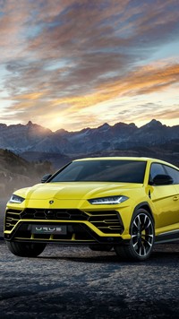 Żółte Lamborghini Urus