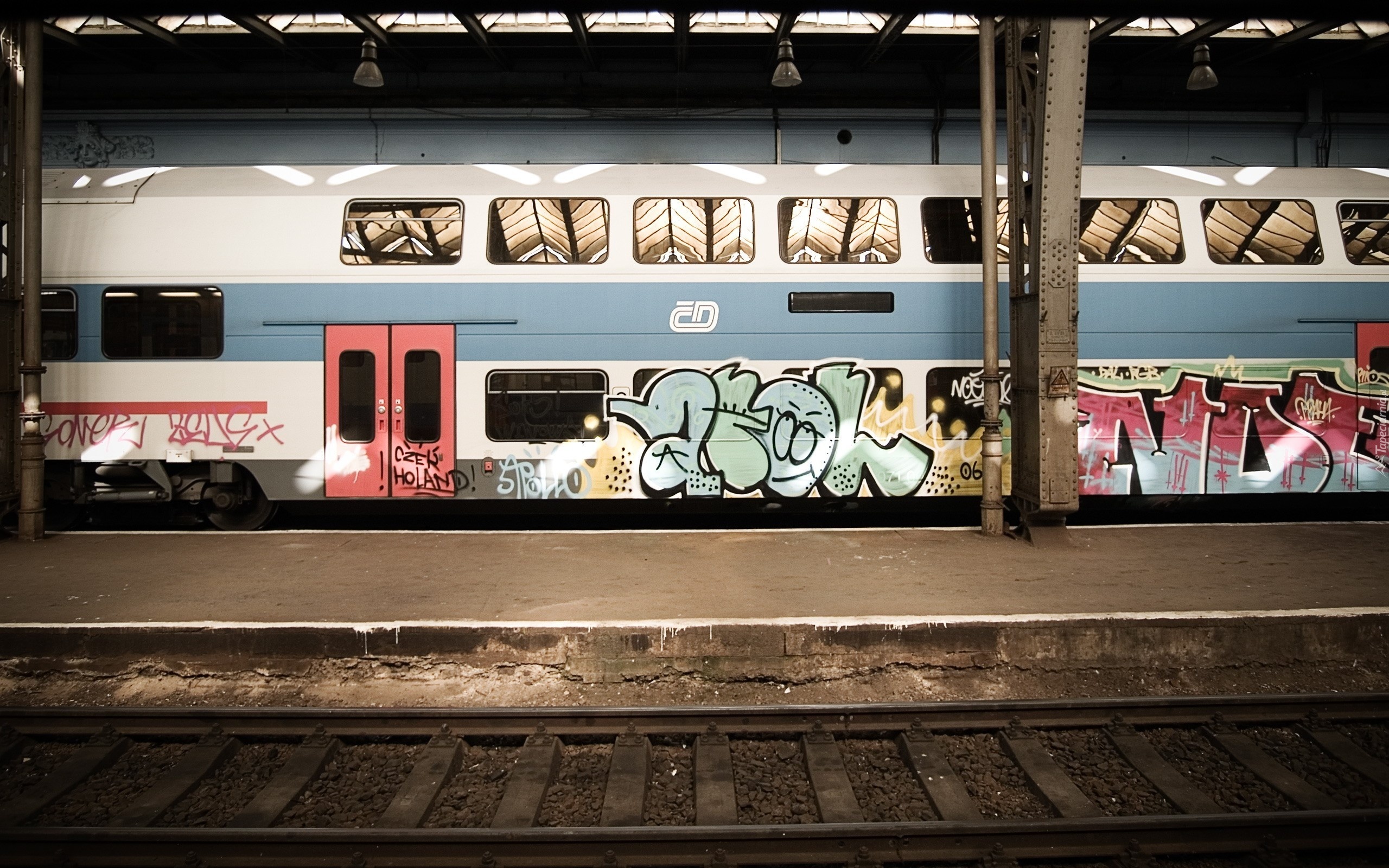 Pociąg, Graffiti, Przystanek