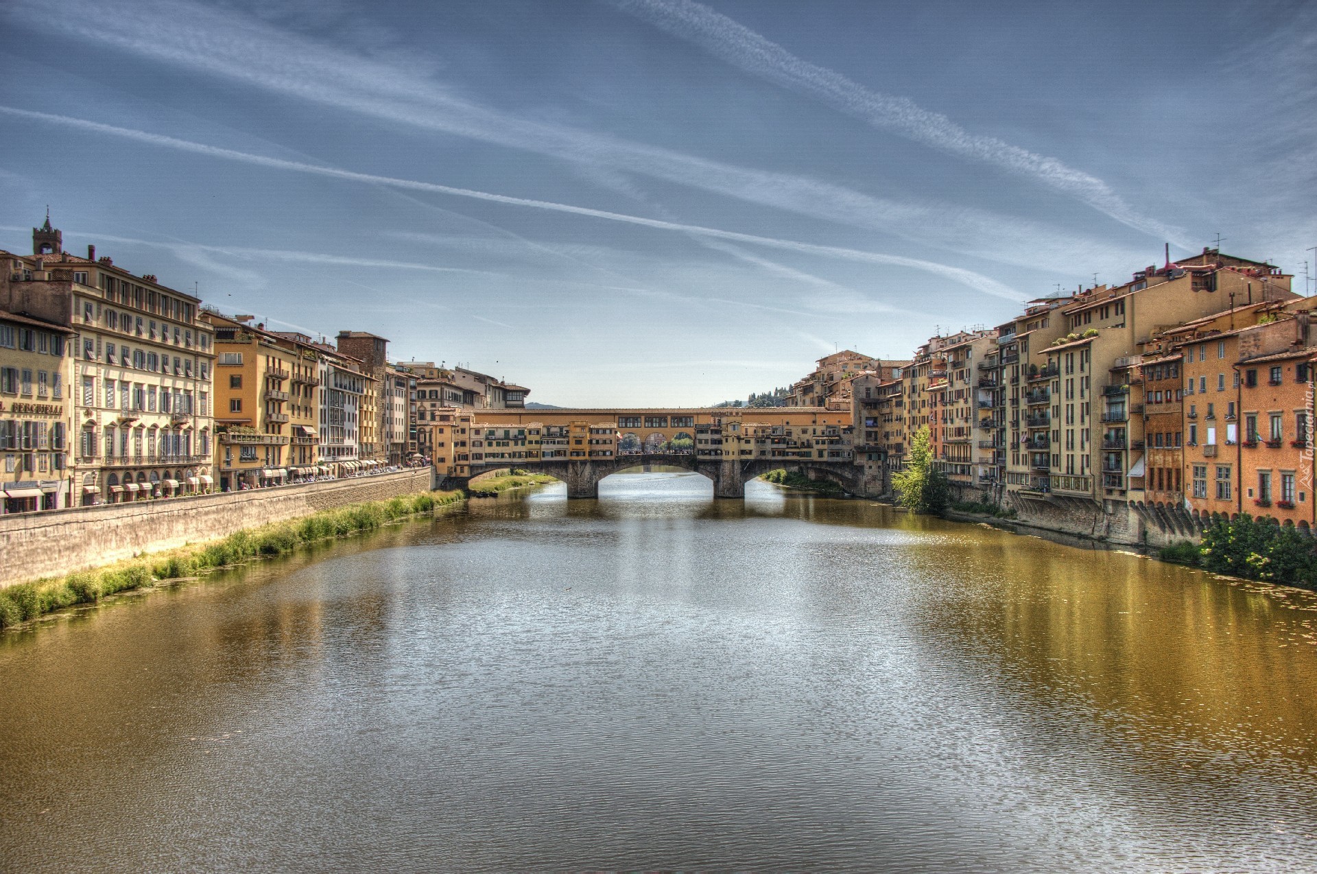 Rzeka, Arno, Zabudowanie