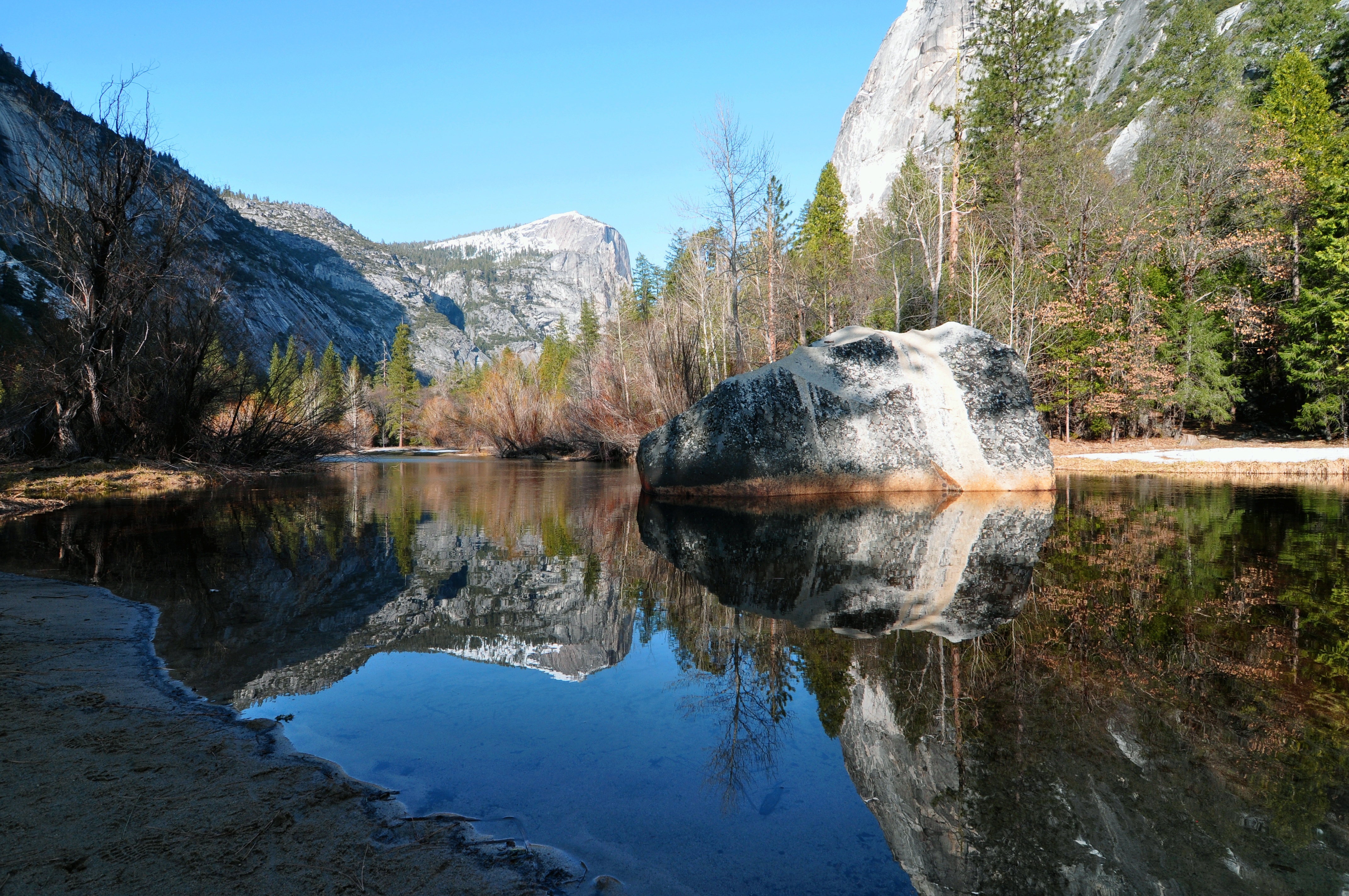 Stany Zjednoczone, Stan Kalifornia, Park Narodowy Yosemite, Jezioro Mirror Lake, Góry