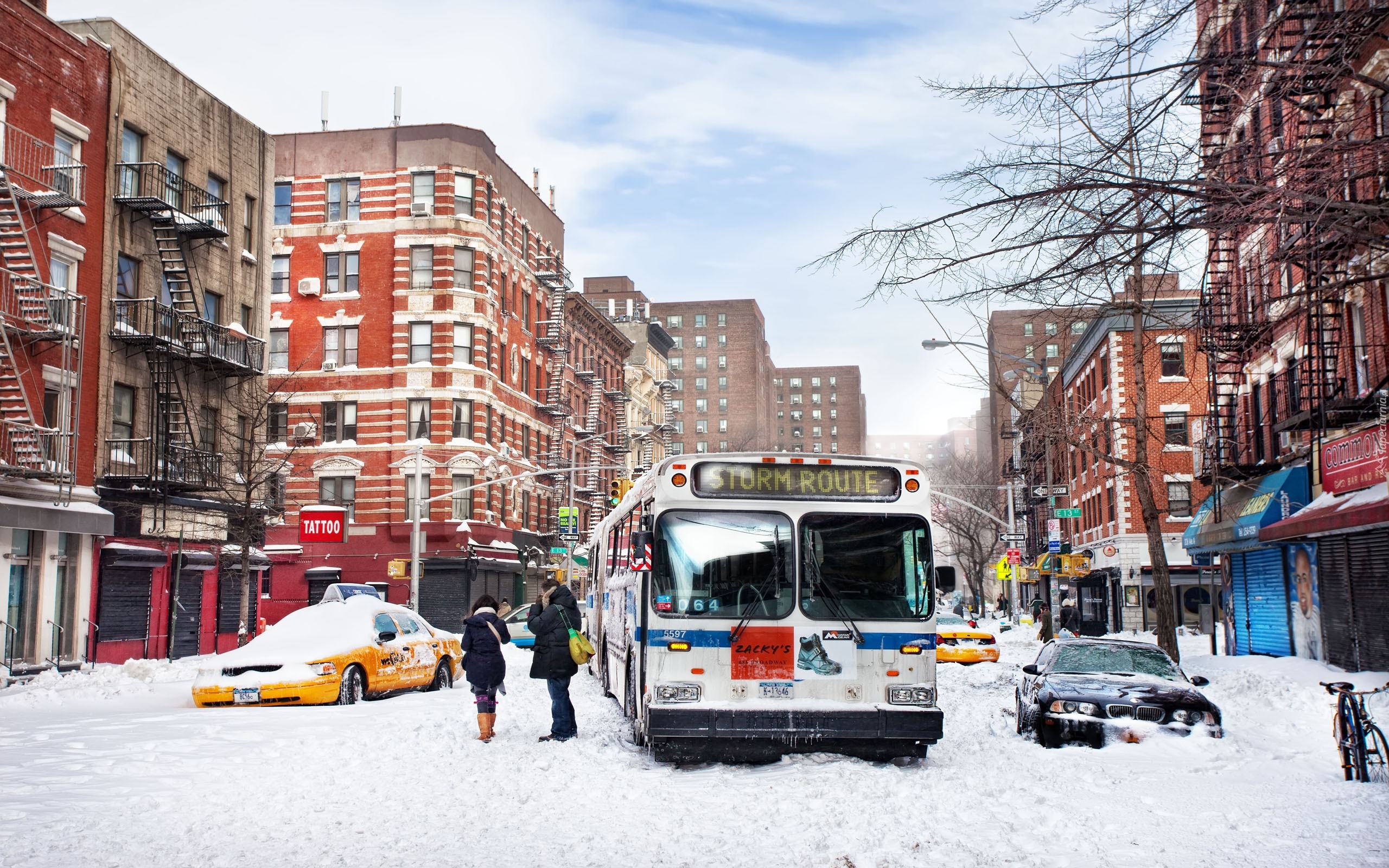 Stany Zjednoczone, Nowy Jork, Zima, Samochód, Autobus, Ludzie, Śnieg
