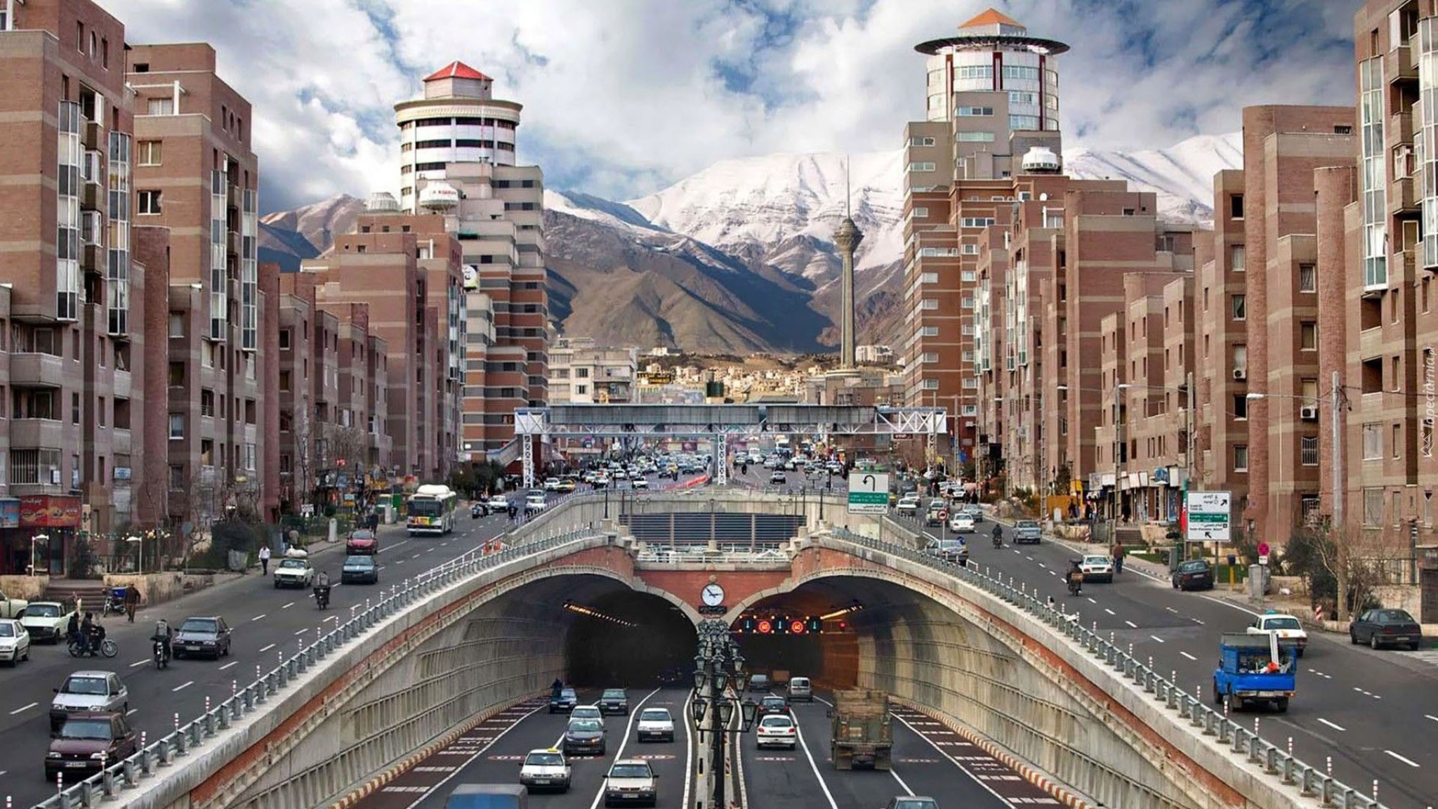 Iran, Miasto, Samochody, Tunel, Góry