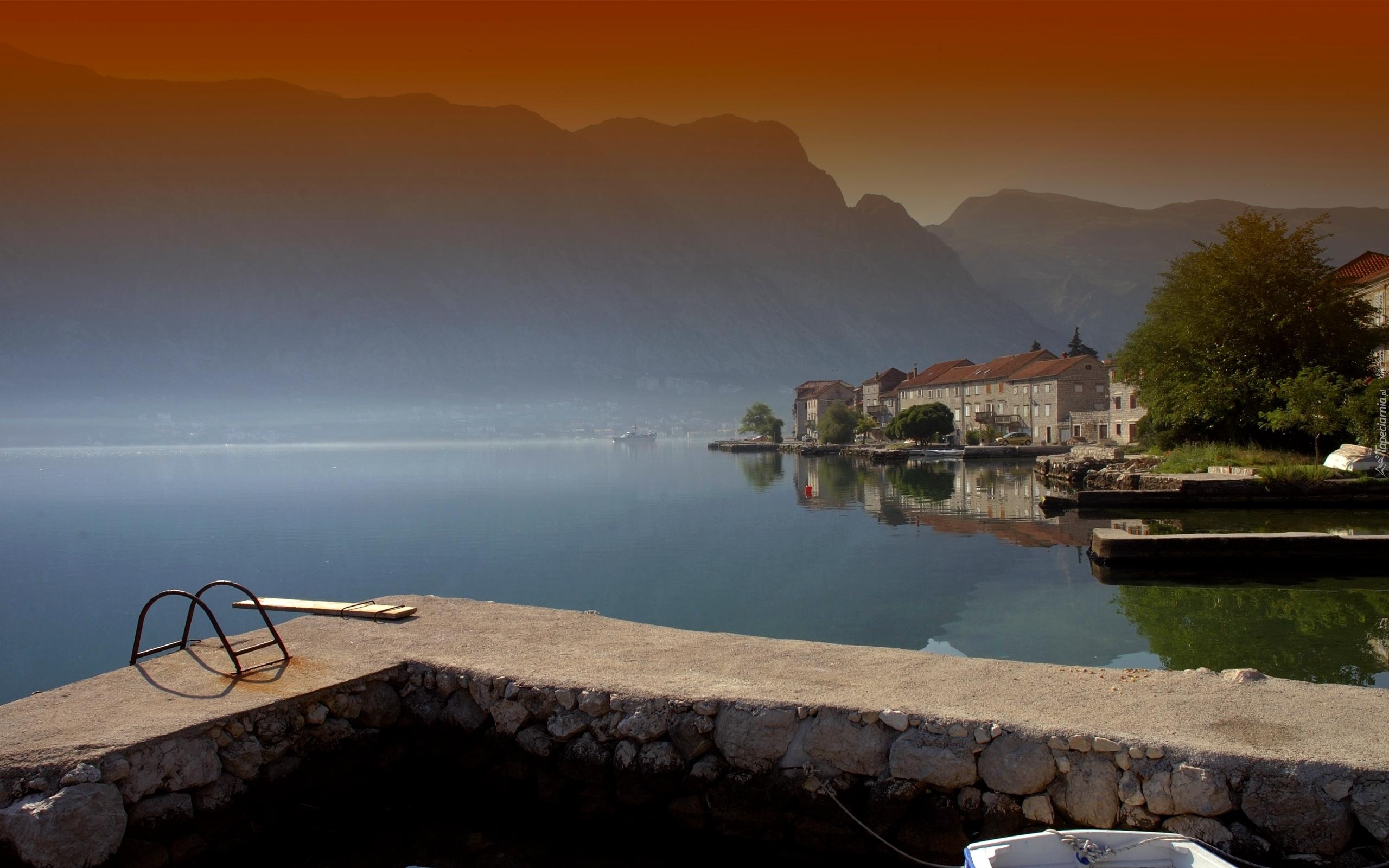 Czarnogóra, Kotor, Domy, Góry, Jezioro