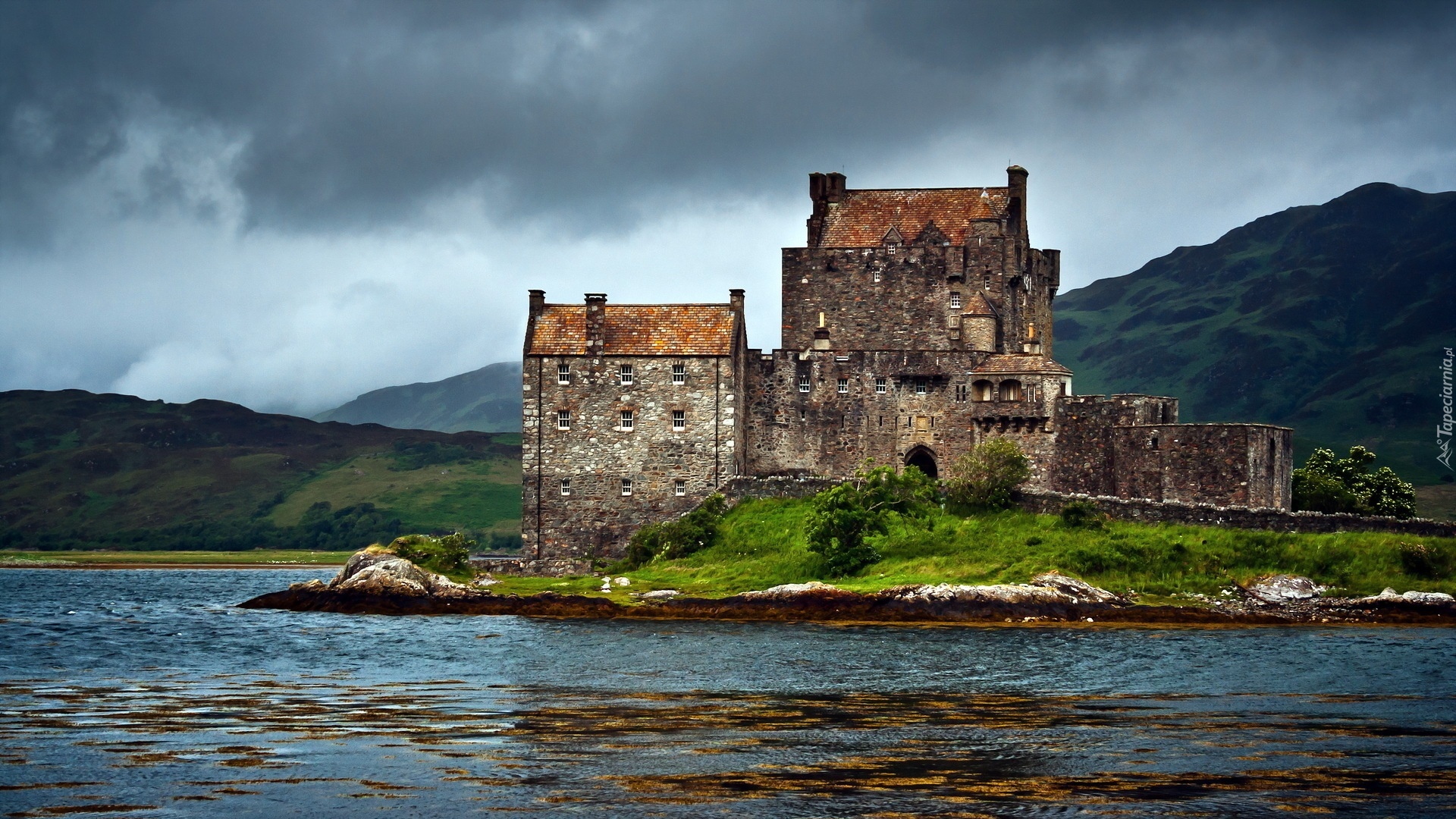 Zamek Eilean Donan, Wyspa Loch Duich, Region Highland, Szkocja, Jezioro