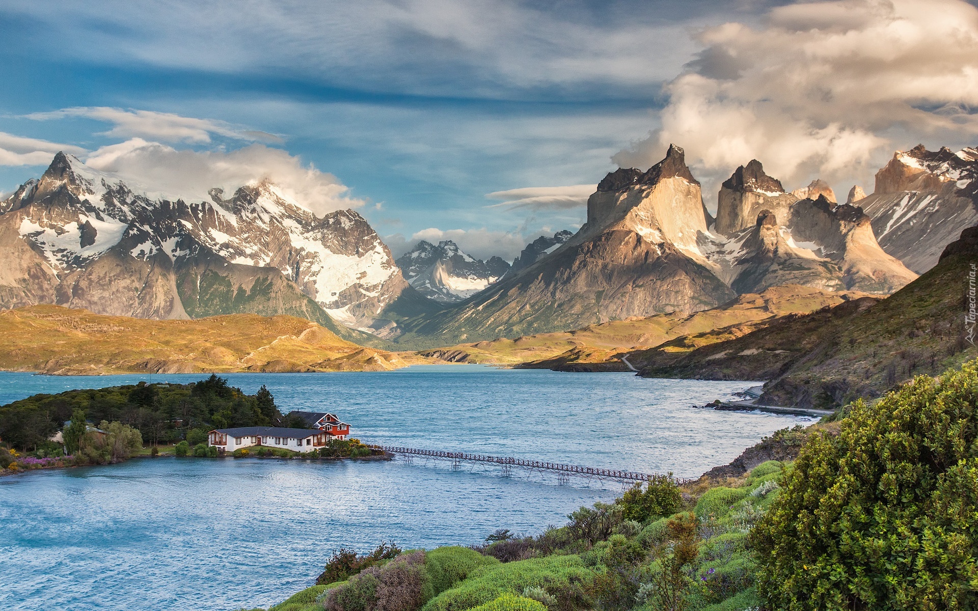Jezioro, Wyspa, Domy, Most,  Góry, Patagonia, Chile