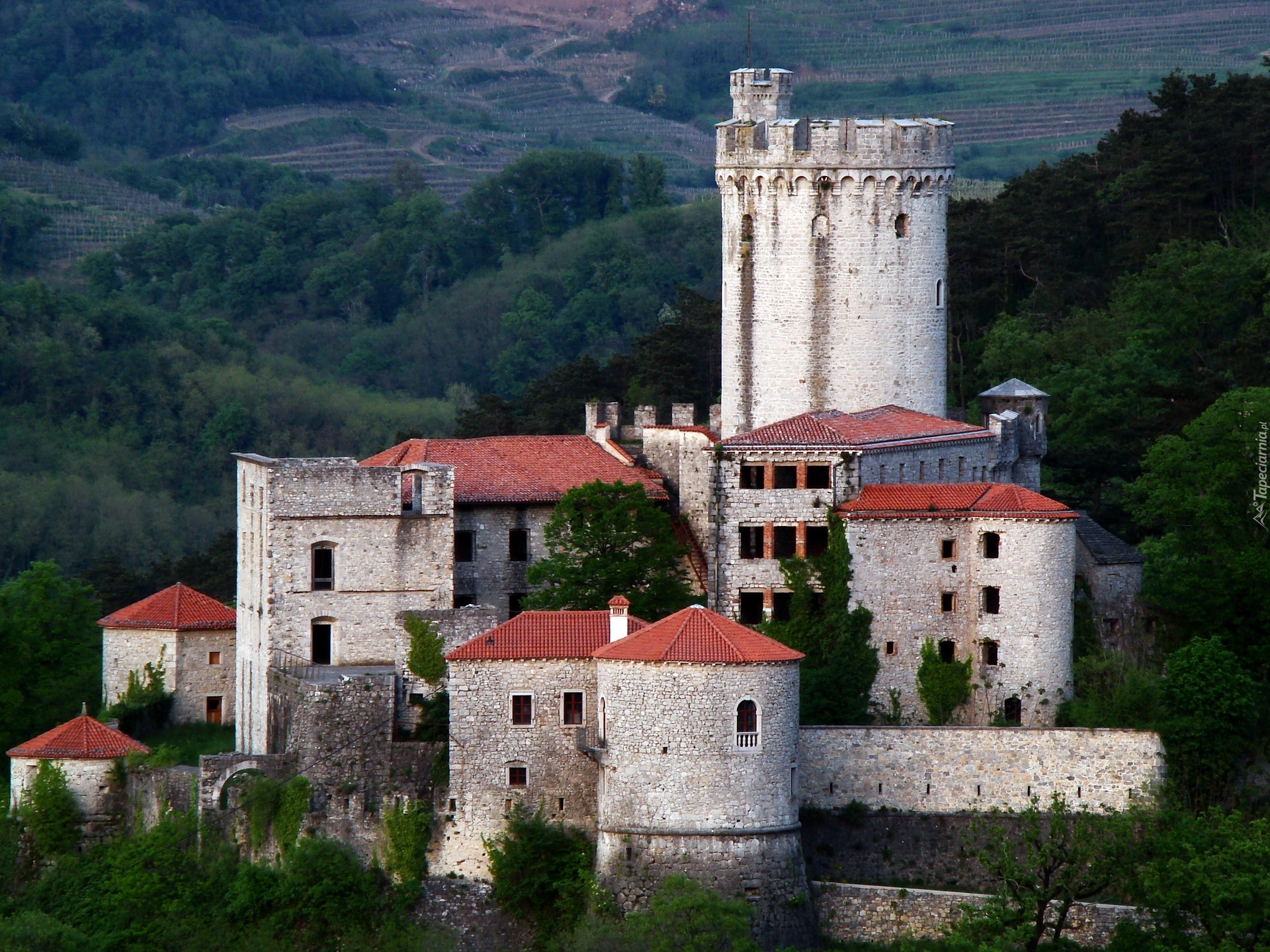 Zamek Sneznik, Grad Snežnik, Miejscowość Kozarisce, Słowenia