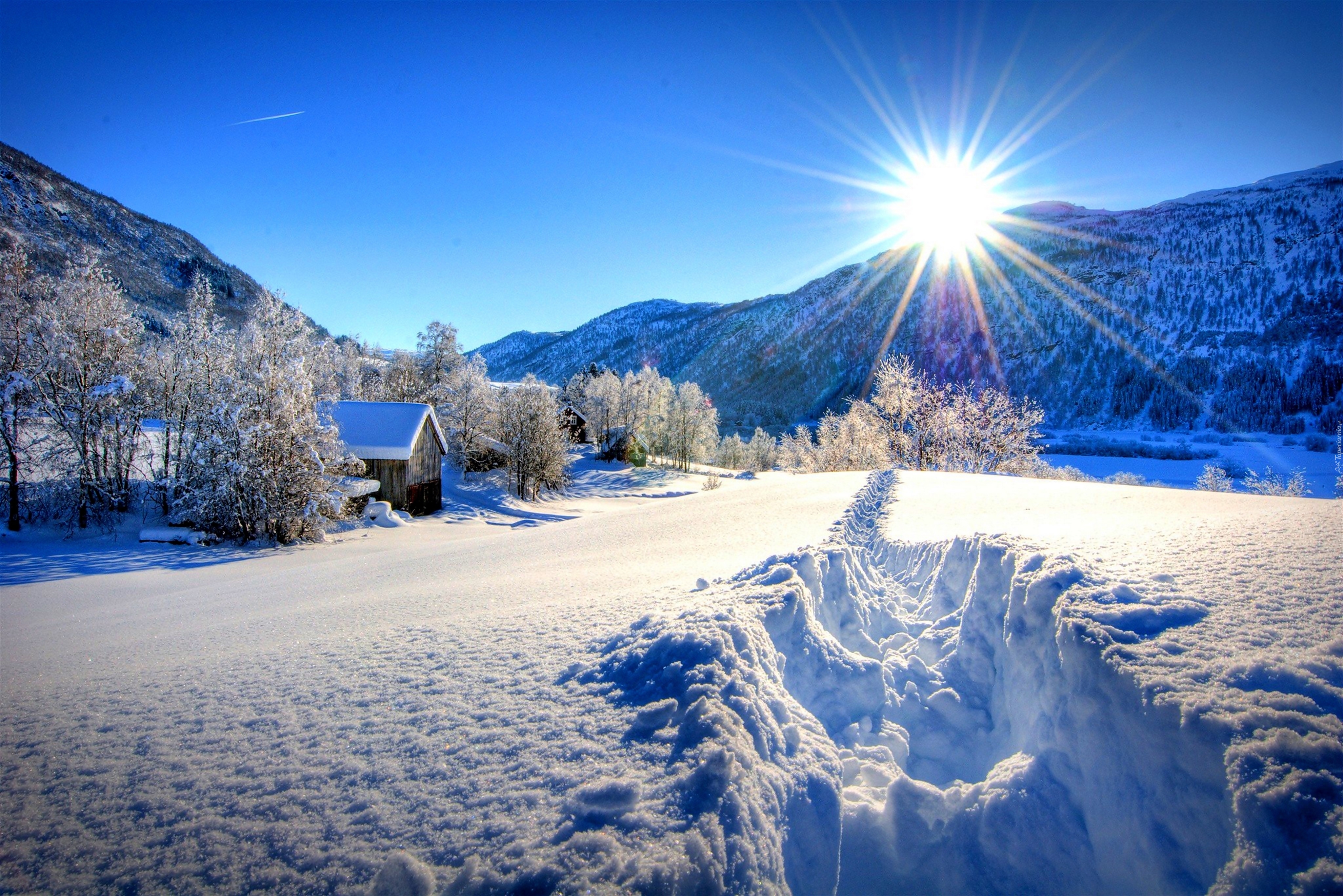 Zima, Śnieg, Góry, Las, Promienie Słońca, Dom