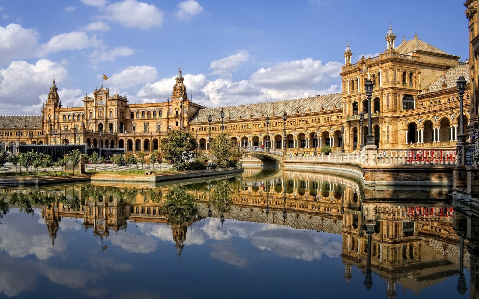 Hiszpania, Sevilla, Hotel, Plaza de Espana, Woda, Chmury