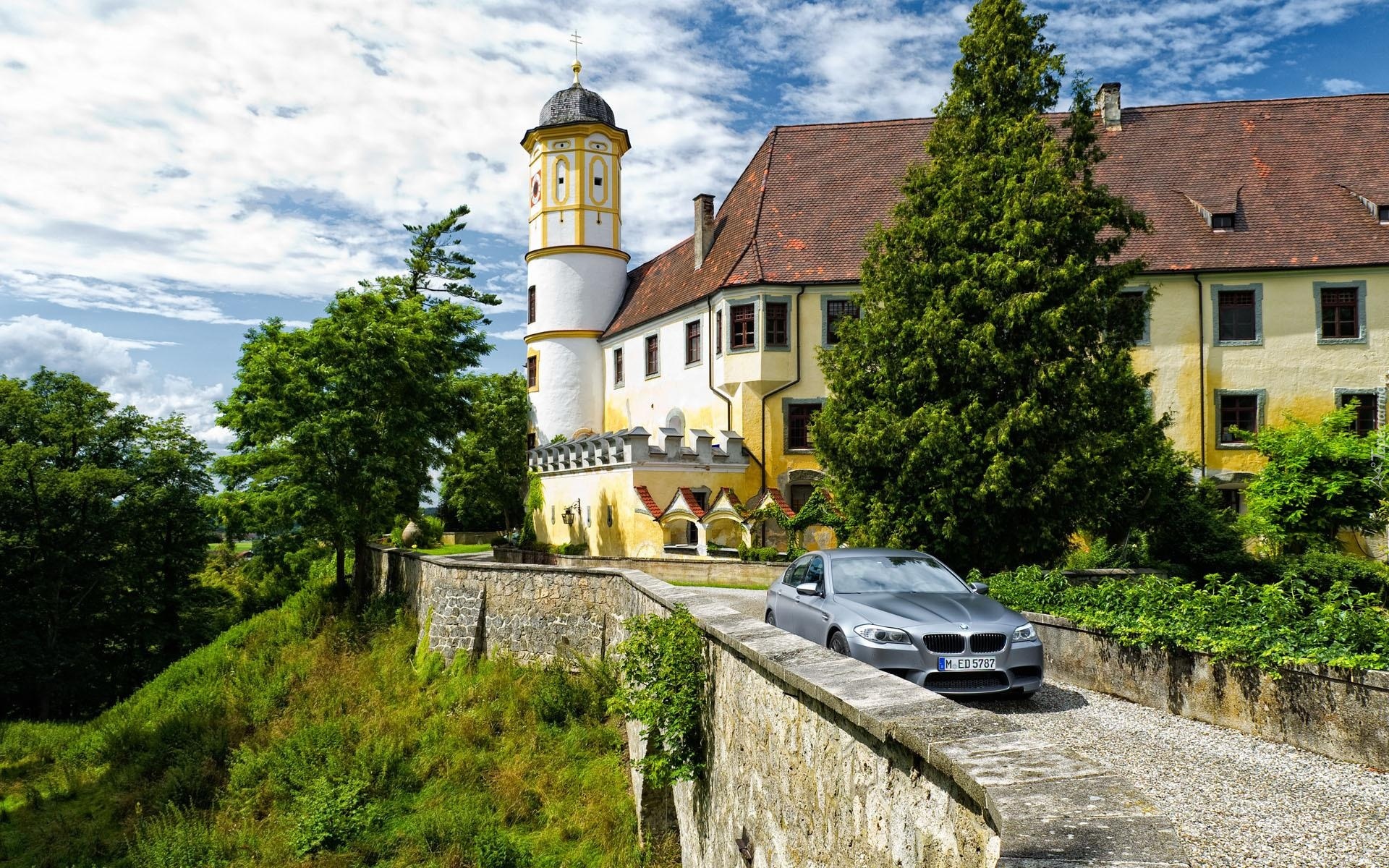 Klasztor, Samochód, BMW