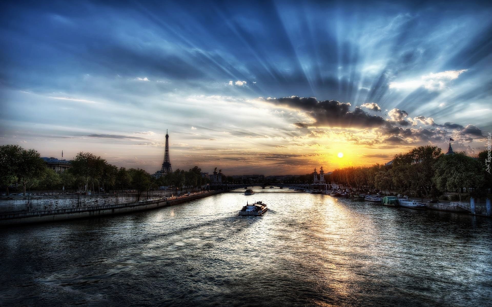 Chmury, Rzeka, Francja, Paryż, Wieża Eiffla, Zachód słońca