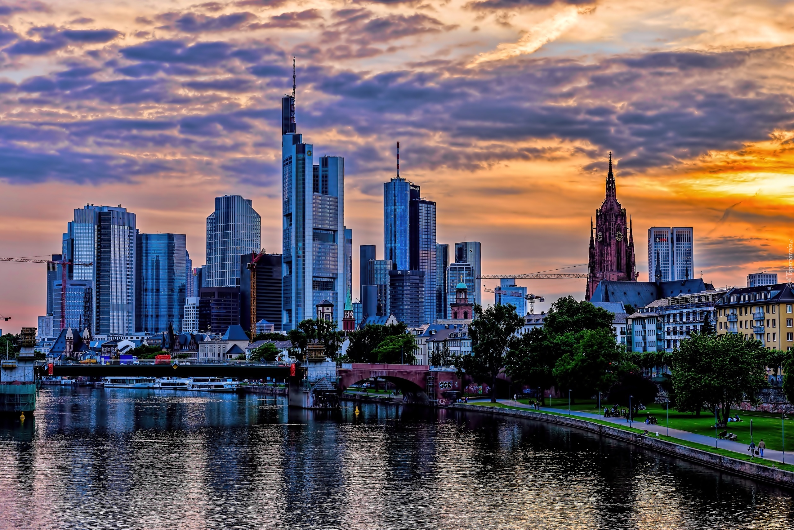 Zachód Słońca, Drapacze Chmur, Rzeka, Miasto, Niemcy, Frankfurt