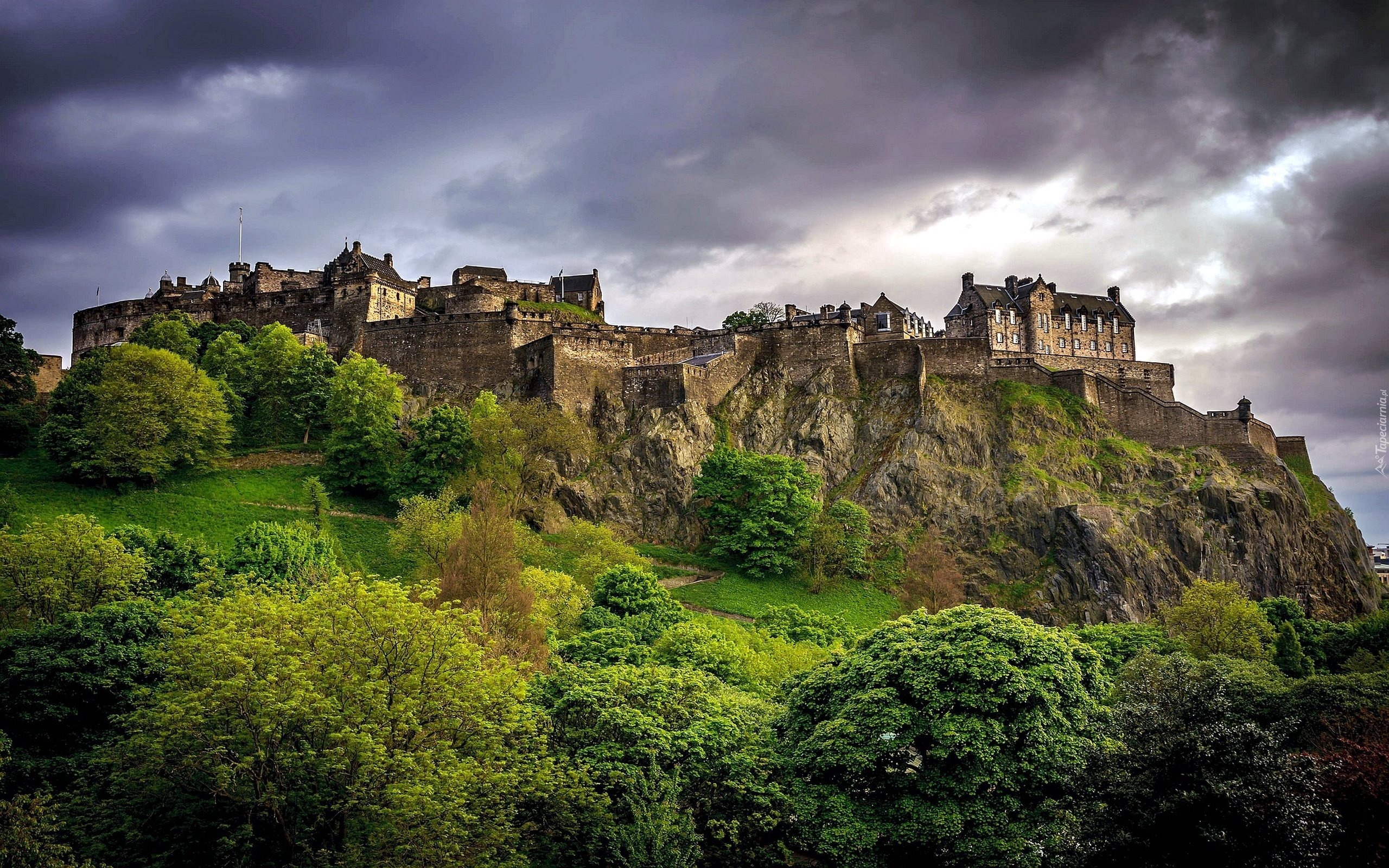 Zamek w Edynburgu, Edinburgh Castle, Szkocja, Edynburg, Skały, Drzewa, Wzgórze
