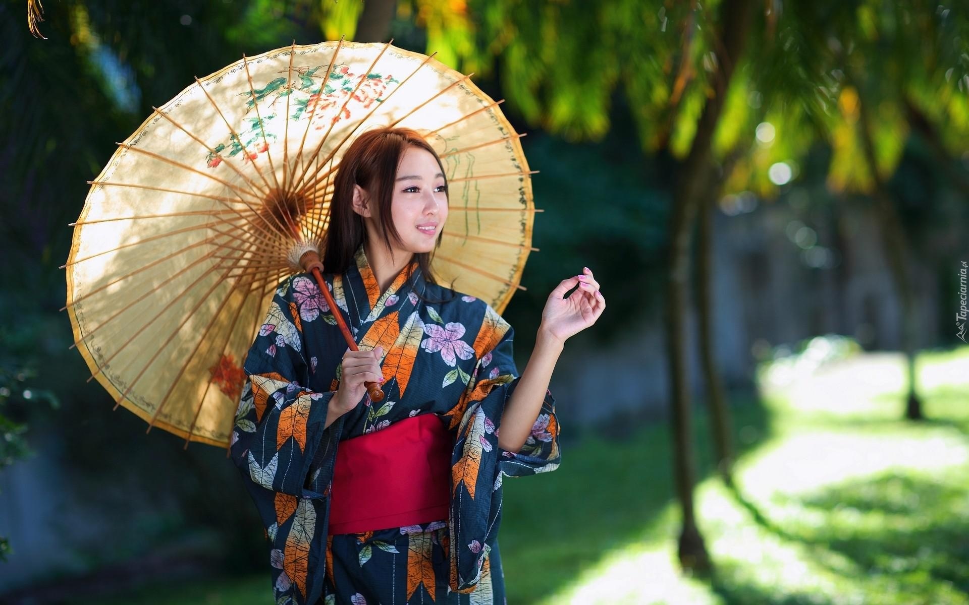 Uśmiechnięta, Azjatka, kimono, Parasolka