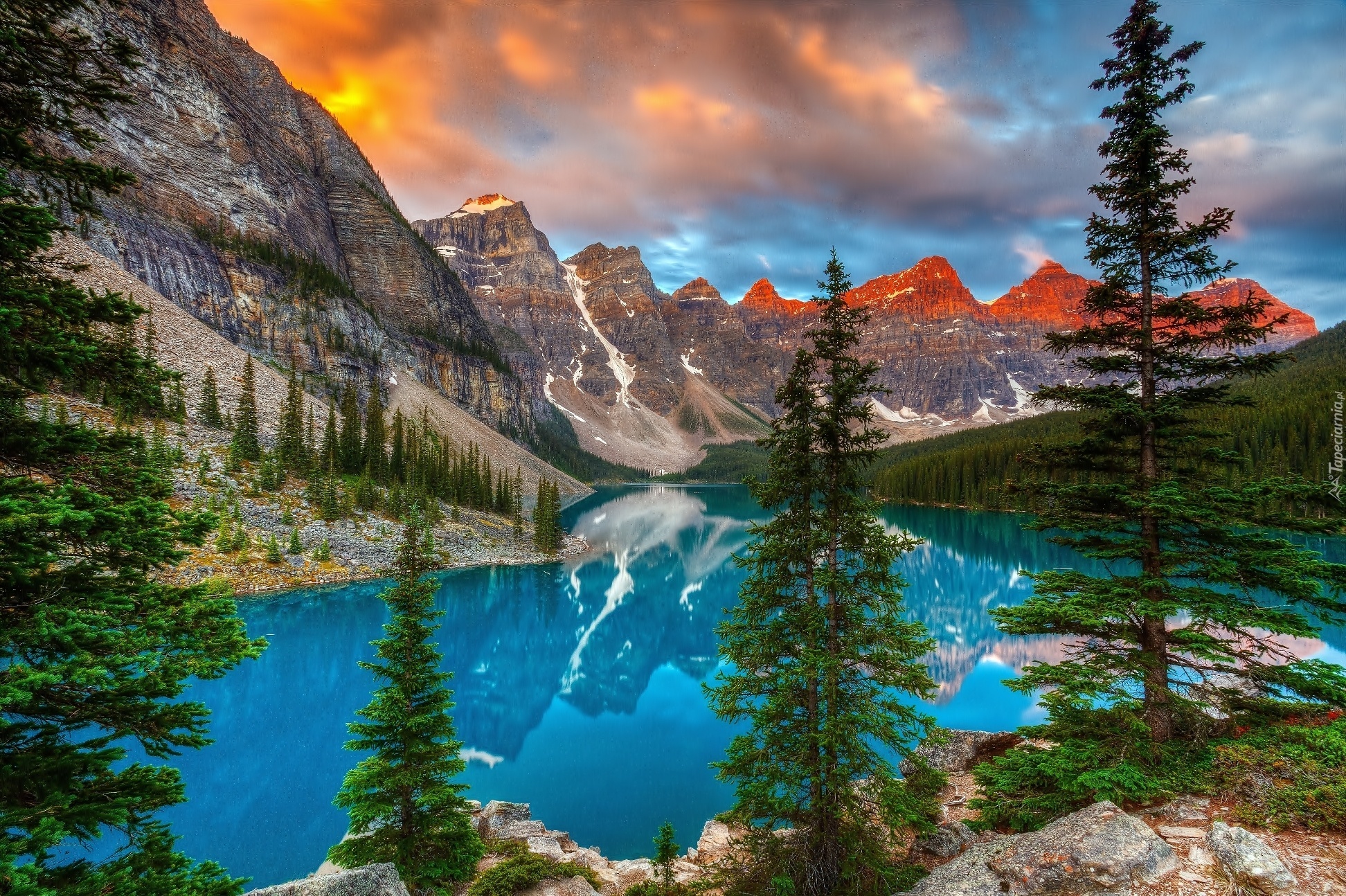 Kanada, Prowincja Alberta, Park Narodowy Banff, Jezioro Moraine, Góry, Drzewa, Świerki