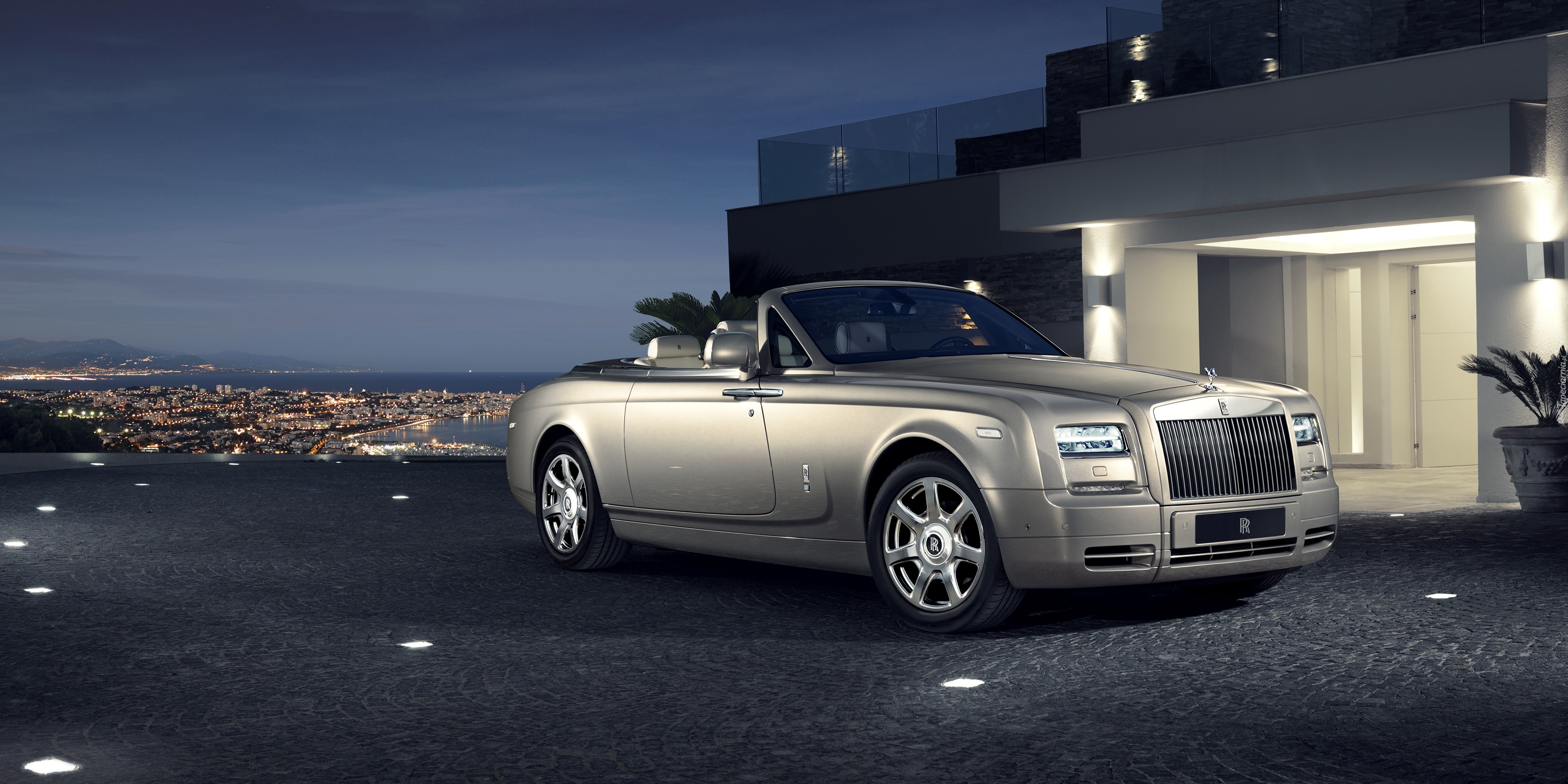 Samochód, Rolls-Royce Phantom Drophead Coupe