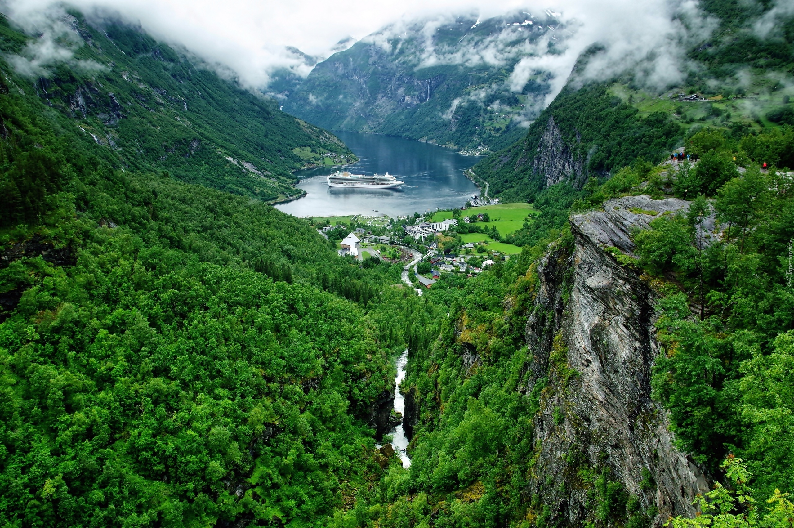 Miasteczko, Dolina, Góry, Geirangerfjord, Norwegia, Fiord