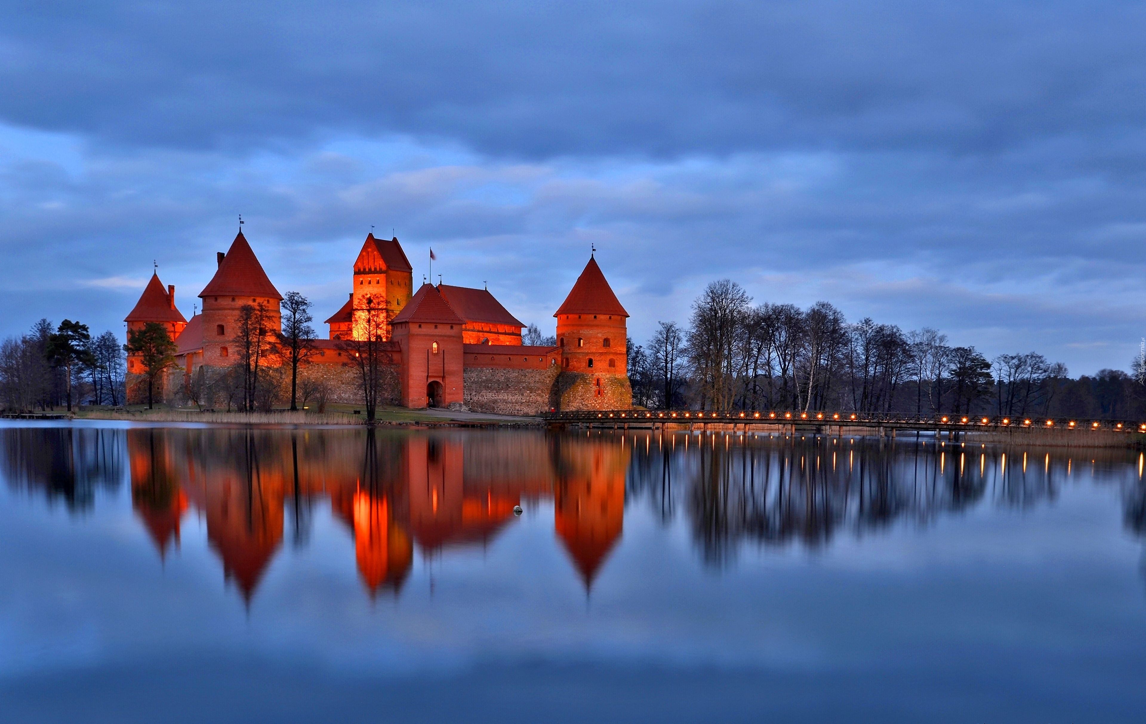 Zamek w Trokach, Troki, Litwa, Jezioro Galwe, Most, Zmierzch